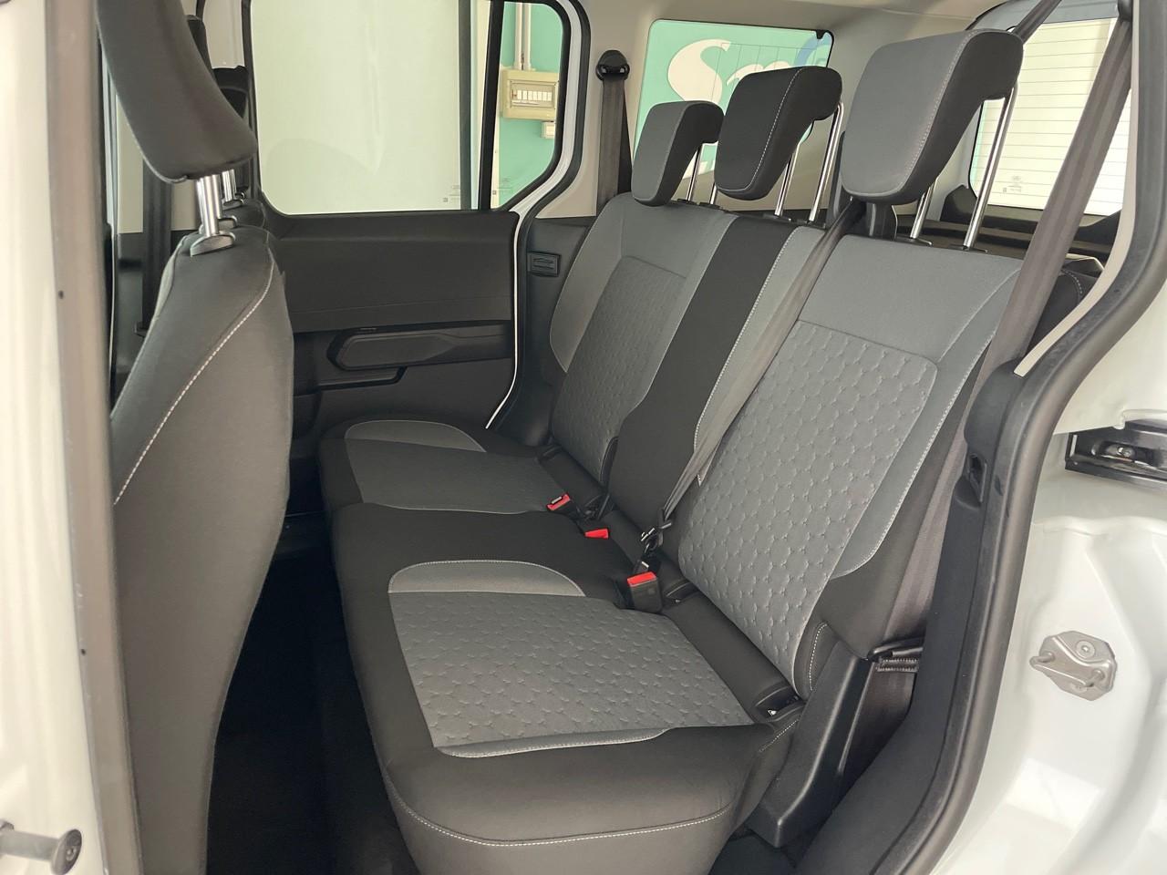 Ford Ford Tourneo usata, con 2 poggiatesta sedili ant. , con reg. in altezza attivi, 3 poggiatesta sedili post. , con reg. in altezza