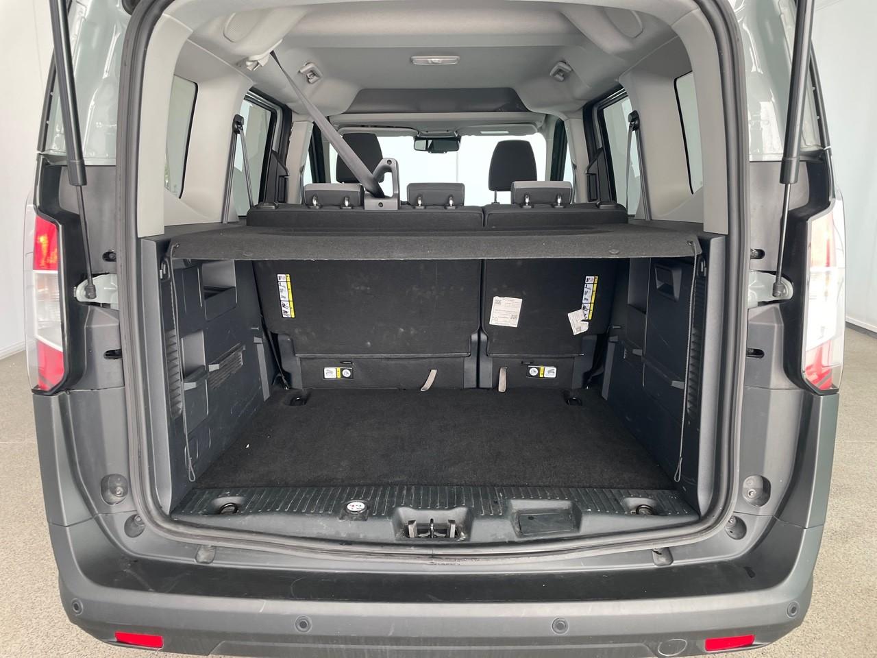 Ford Ford Tourneo usata, con Cinture sicurezza post. conducente con pretensionatori e reg. in altezza, cinture sicurezza post. passeggero con pretensionatori e reg. in altezza, cinture sicurezza post. centrale