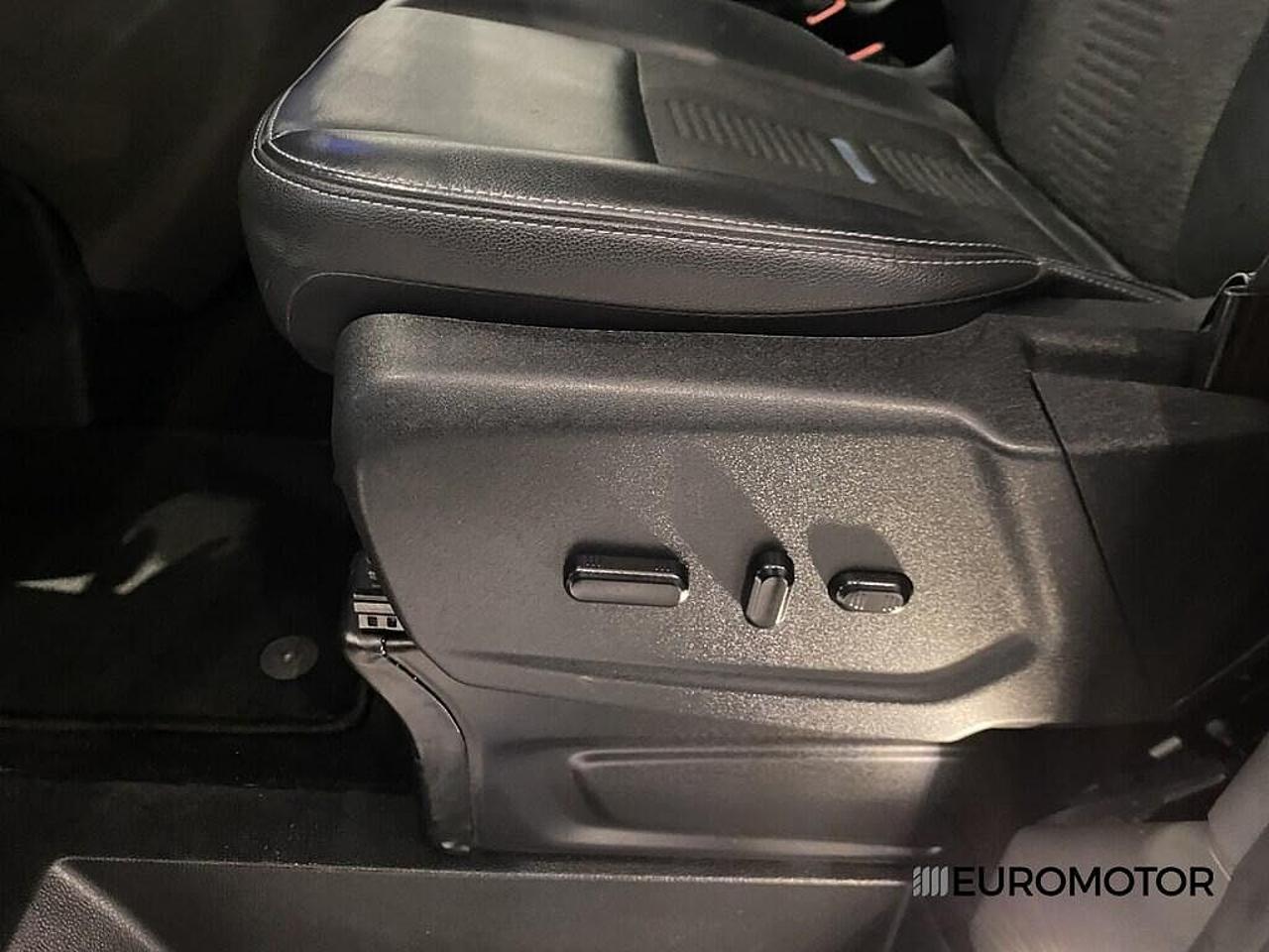 Ford Ford Tourneo usata, con bracciolo porta oggetti