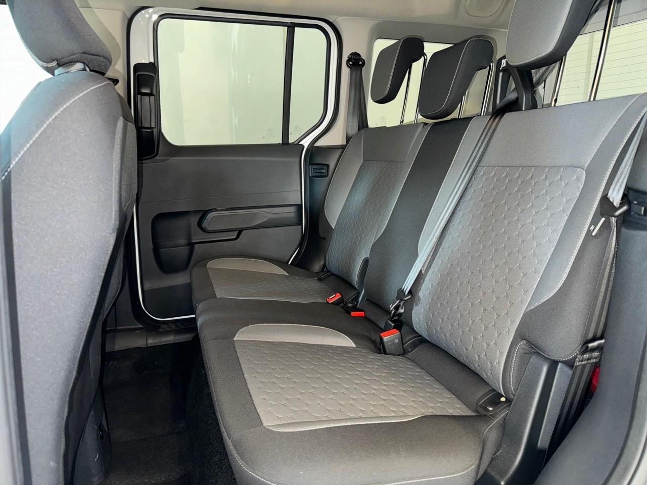 Ford Ford Transit usata, con 2 poggiatesta sedili ant. , con reg. in altezza