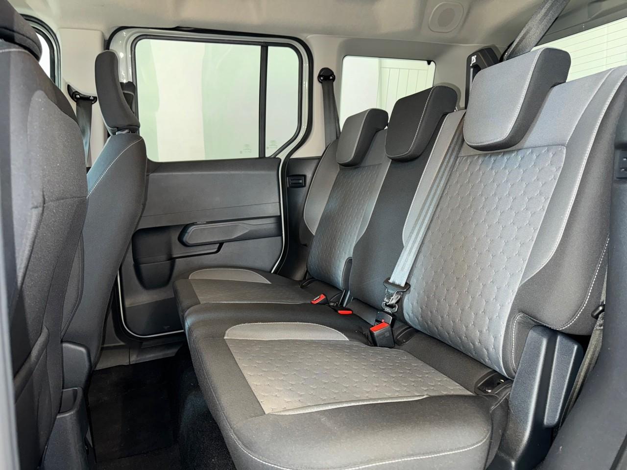 Ford Ford Transit usata, con 2 poggiatesta sedili ant. , con reg. in altezza