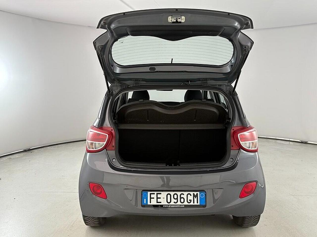 Hyundai Hyundai I10 usata, con interno black