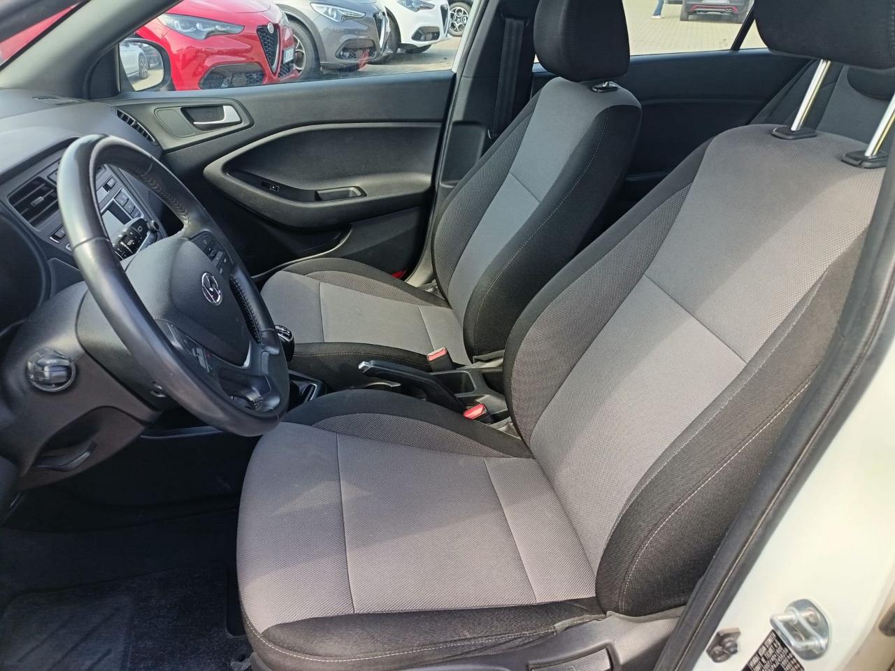 Hyundai Hyundai I20 usata, con alzacristalli elettrici