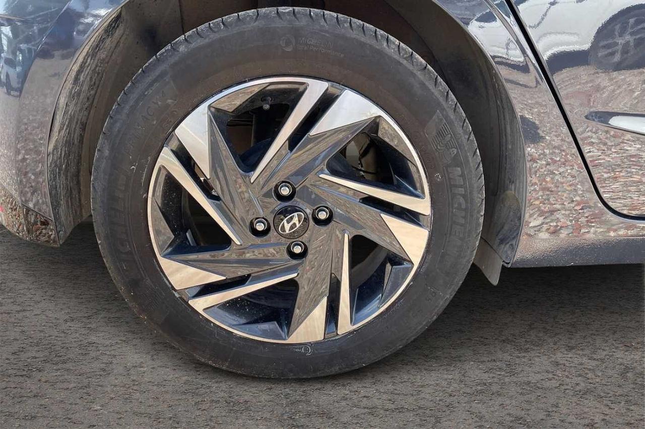 Hyundai Hyundai I20 usata, con comandi audio al volante