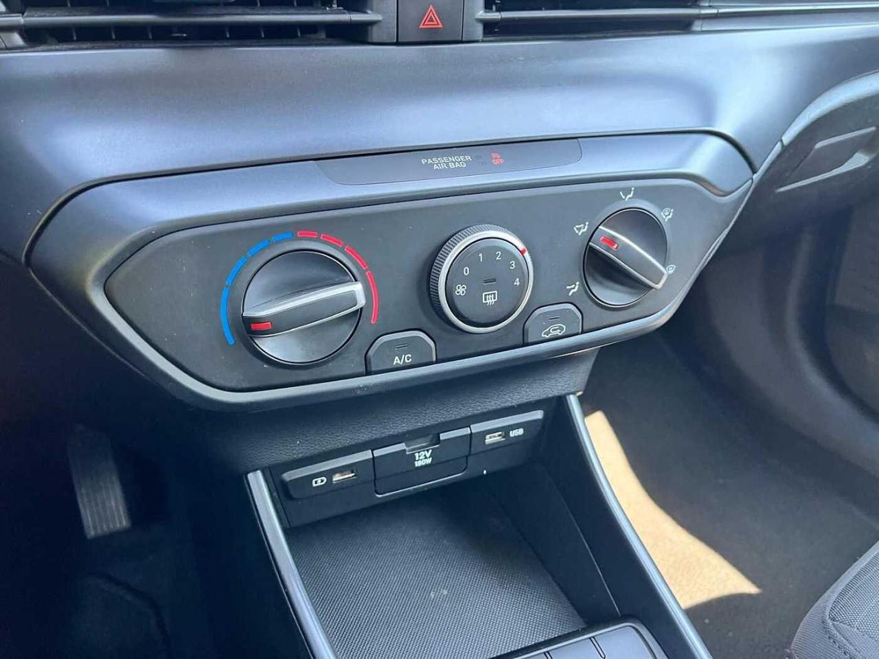 Hyundai Hyundai I20 usata, con altoparlanti anteriori e posteriori