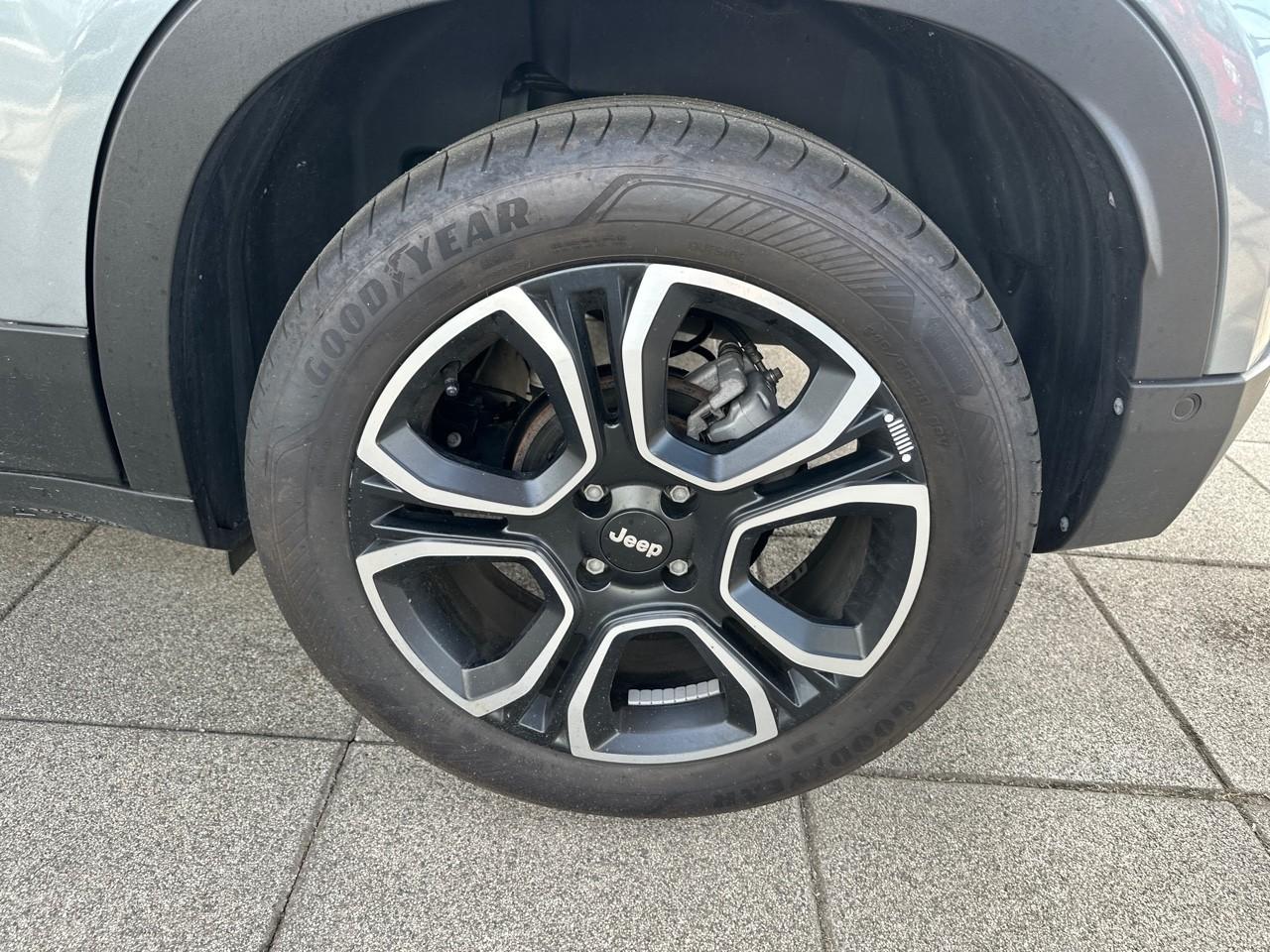 Jeep Jeep Avenger usata, con 4 freni a disco con 2 dischi ventilati
