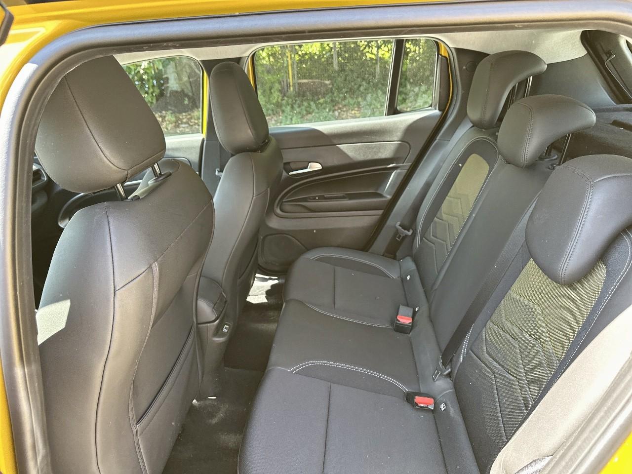 Jeep Jeep Avenger usata, con 2 poggiatesta sedili ant. , con reg. in altezza, 3 poggiatesta sedili post. , con reg. in altezza