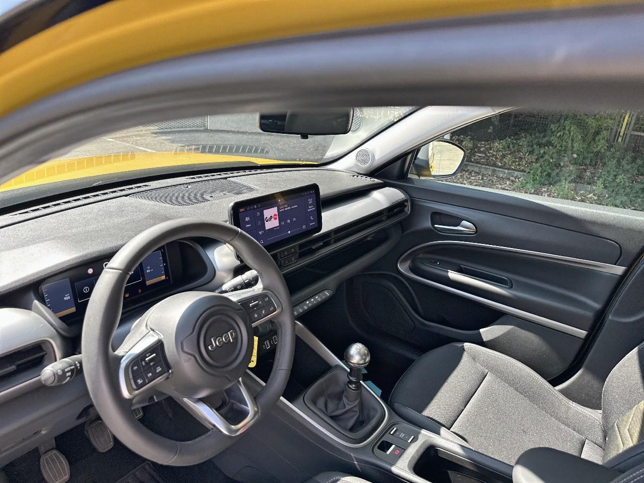 Jeep Jeep Avenger usata, con comandi audio al volante