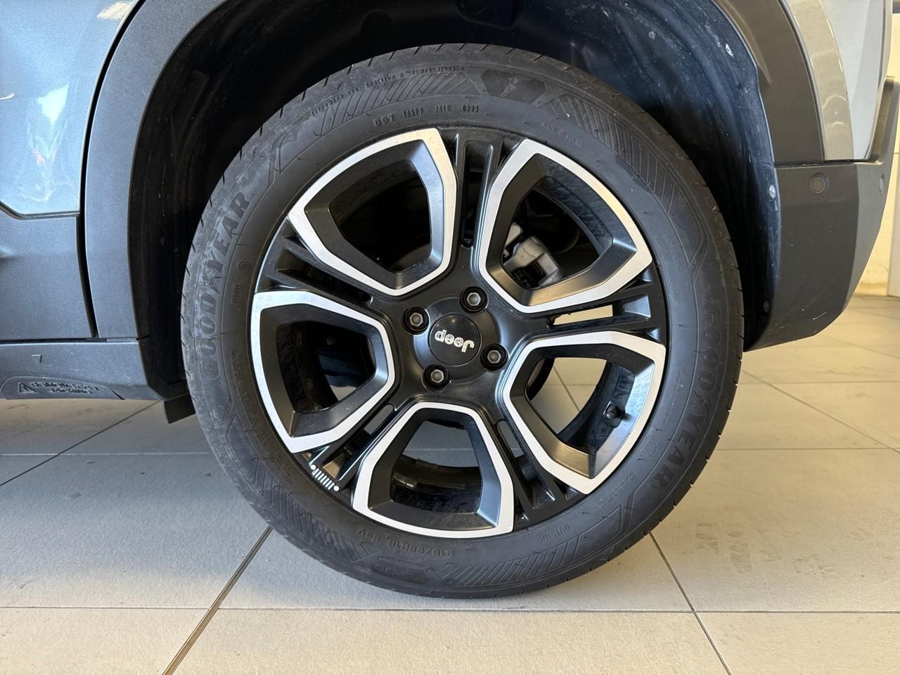 Jeep Jeep Avenger usata, con 4 freni a disco con 2 dischi ventilati