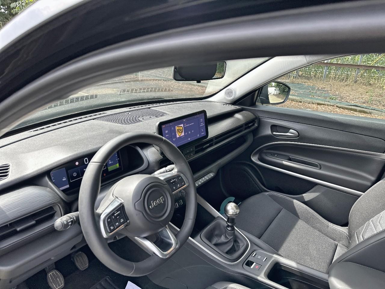 Jeep Jeep Avenger usata, con comandi audio al volante