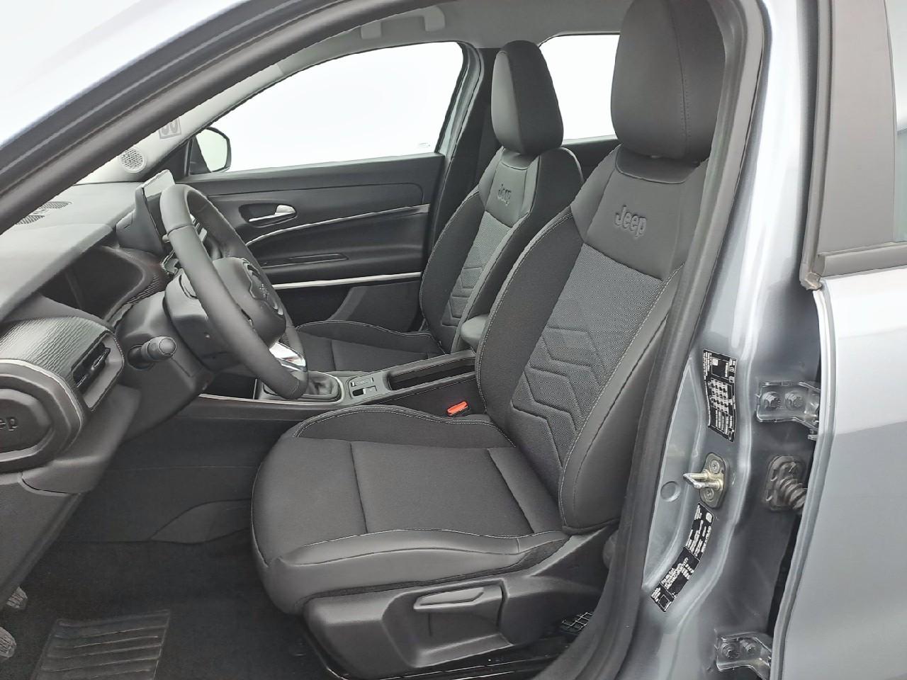 Jeep Jeep Avenger usata, con comandi audio al volante