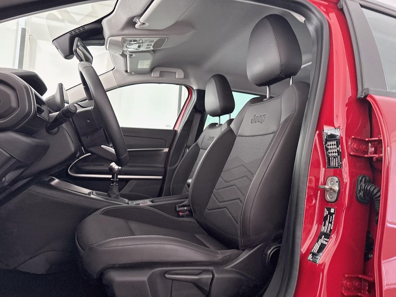 Jeep Jeep Avenger usata, con comandi audio al volante