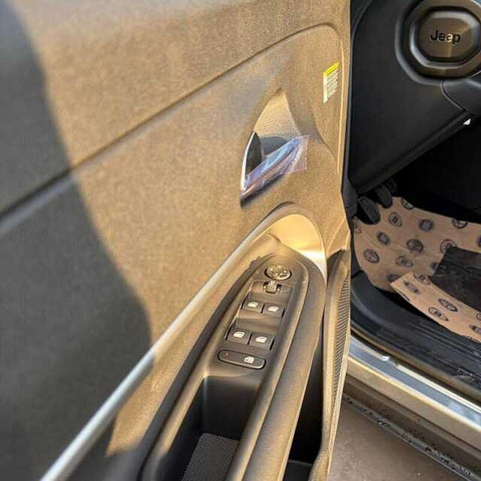 Jeep Jeep Avenger usata 3