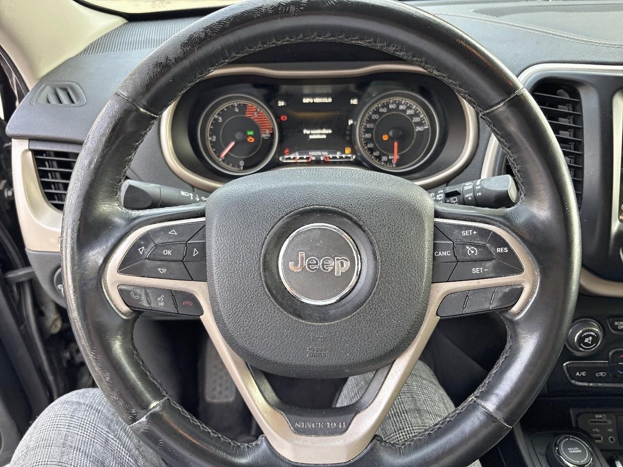 Jeep Cherokee - Foto 4