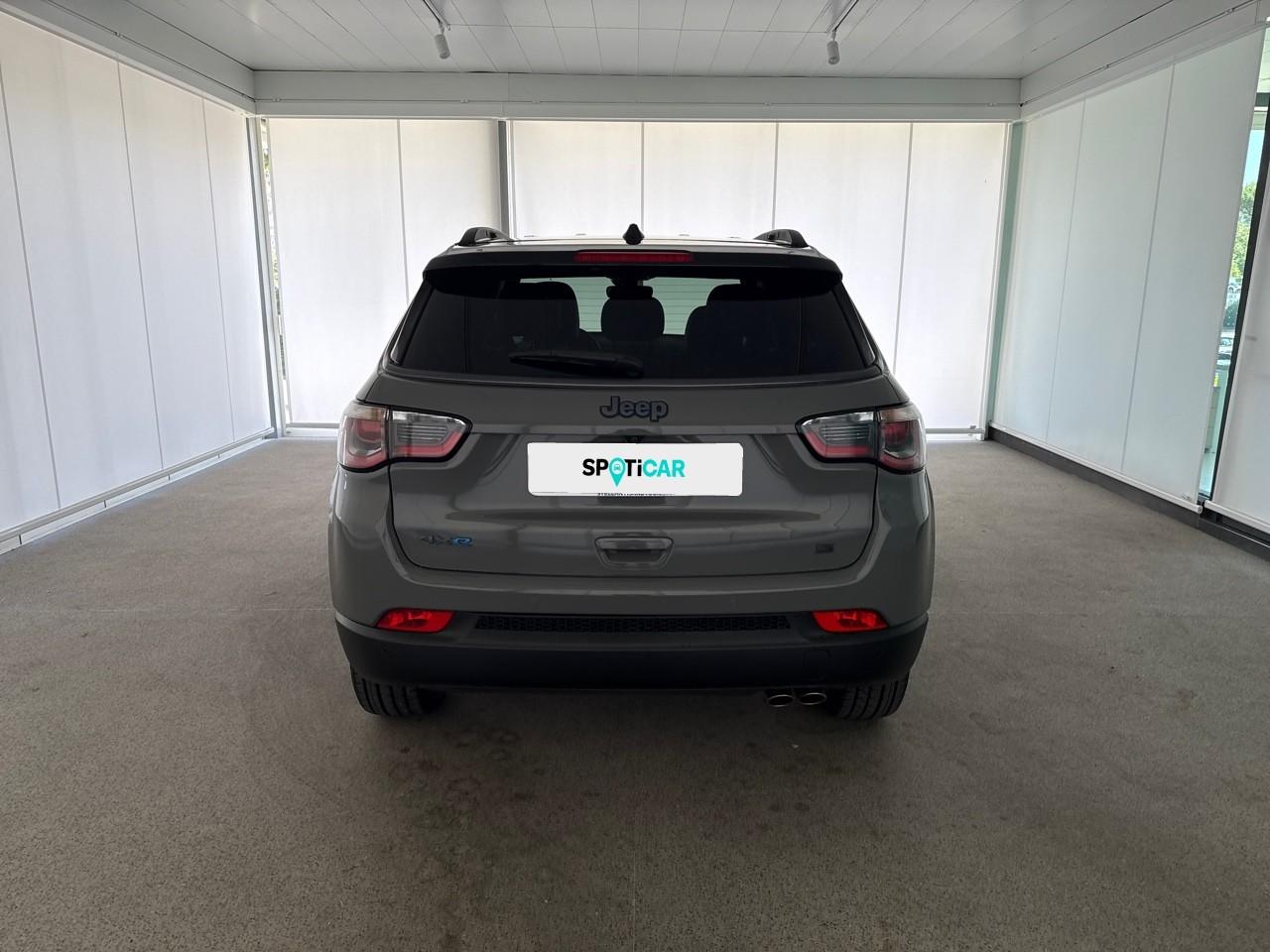 Jeep Jeep Compass usata, con bracciolo posteriore