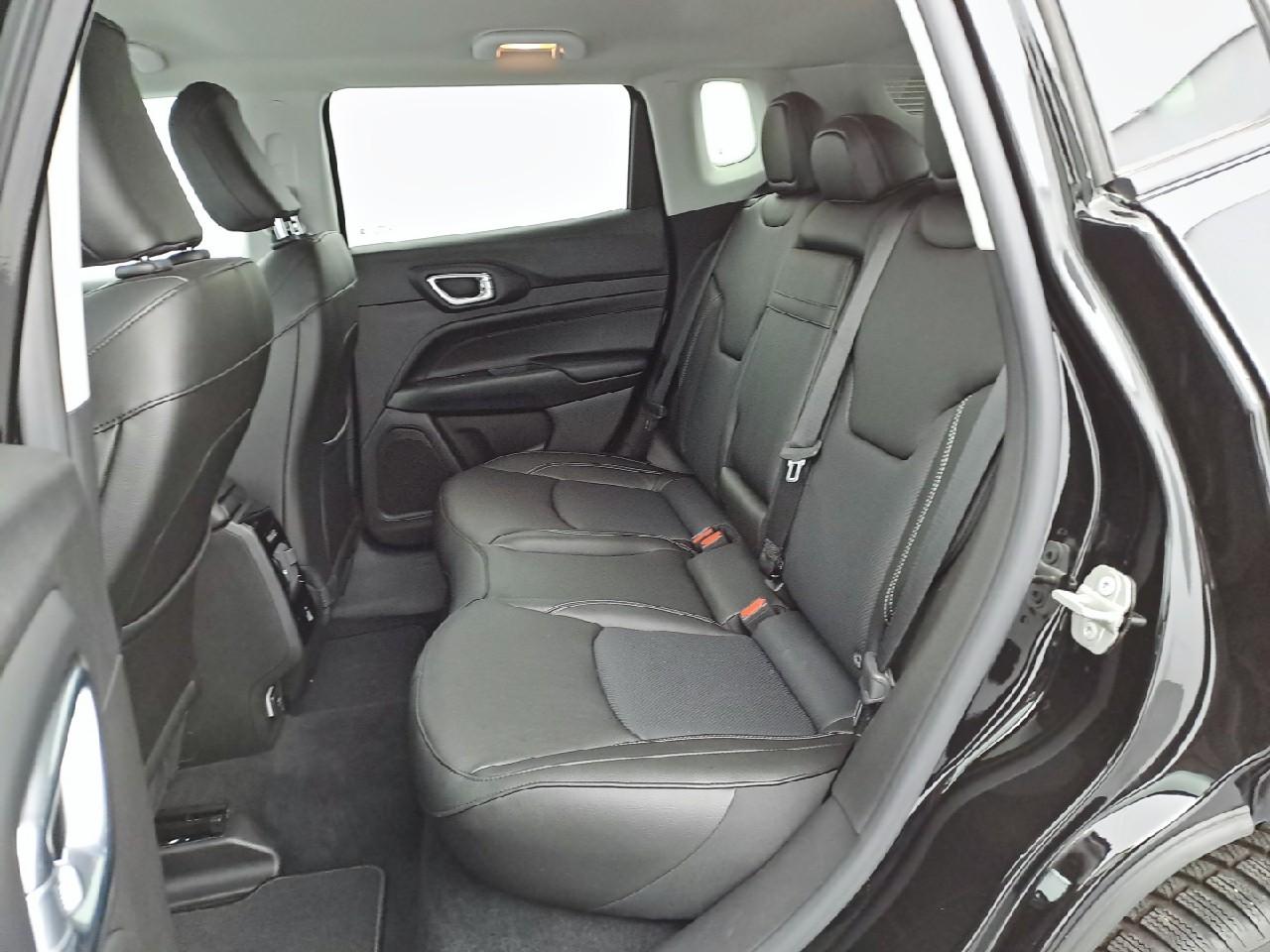 Jeep Jeep Compass usata, con 2 poggiatesta sedili ant. , con reg. in altezza attivi, 3 poggiatesta sedili post. , con reg. in altezza