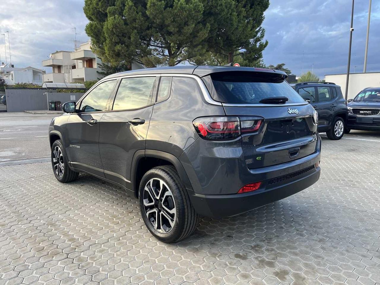 Jeep Jeep Compass usata, con calotte specchi gloss black