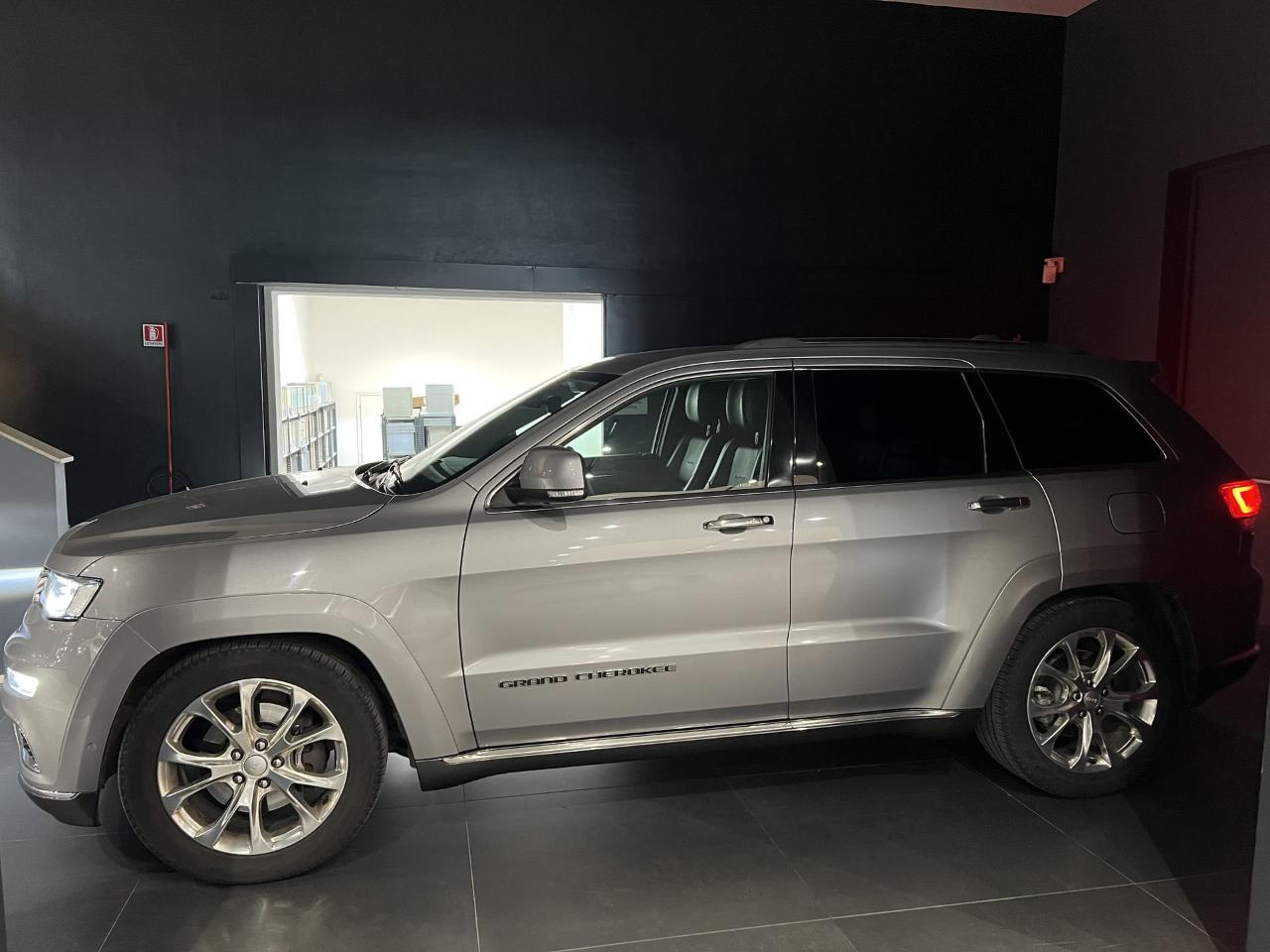 Jeep Jeep Cherokee usata, con climatizzatore