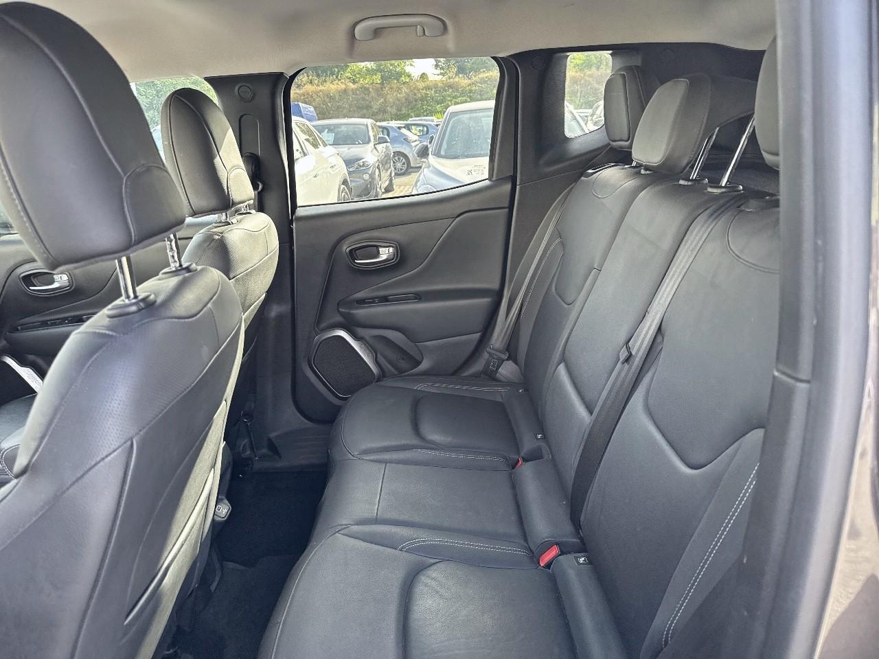 Jeep Jeep Renegade usata, con 3,5 display multifunzionale pannello strumenti 1 e 8,9, 7,0 display multifunzionale touch screen, plancia 1 e 17,8