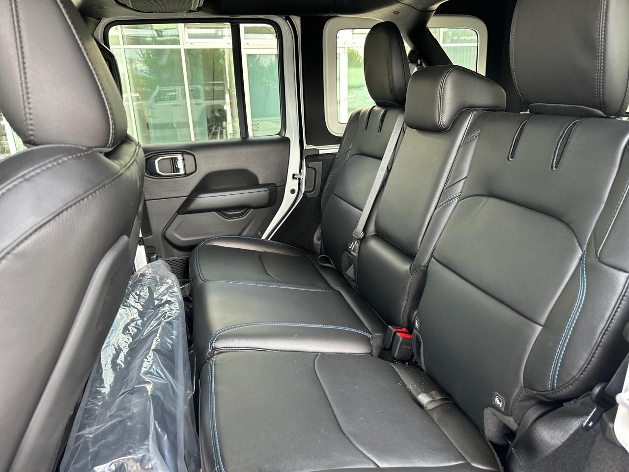 Jeep Jeep Wrangler usata, con 2 poggiatesta sedili ant. , con reg. in altezza, 3 poggiatesta sedili post. , con reg. in altezza