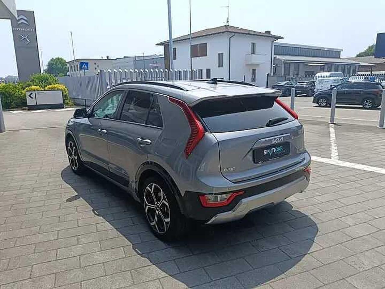 Kia Kia Niro usata, con aletta parasole lato guida con specchietto di cortesia