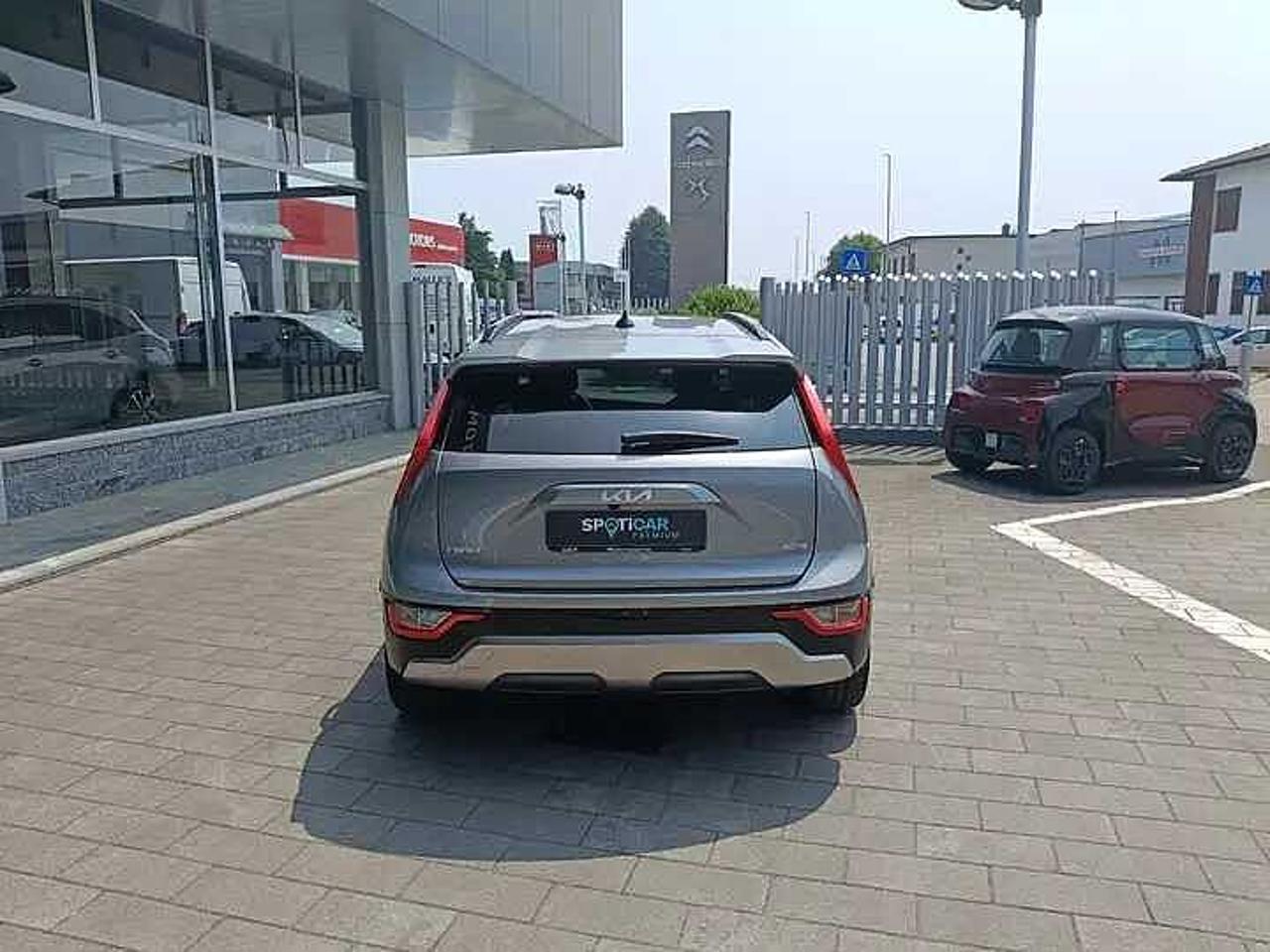 Kia Kia Niro usata, con aletta parasole lato passeggero con specchietto di cortesia