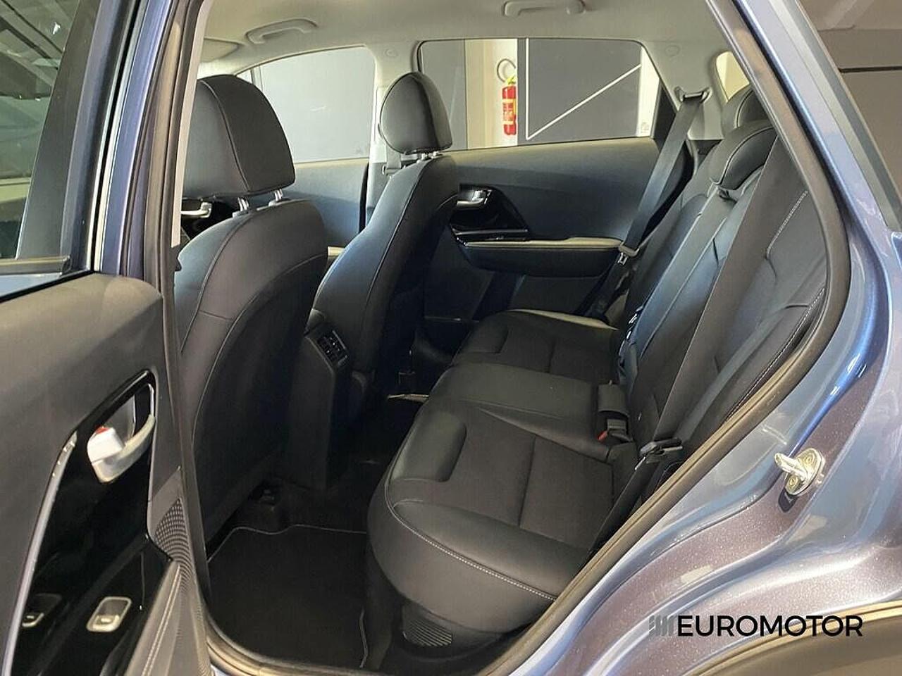 Kia Kia Niro usata, con bracciolo porta oggetti