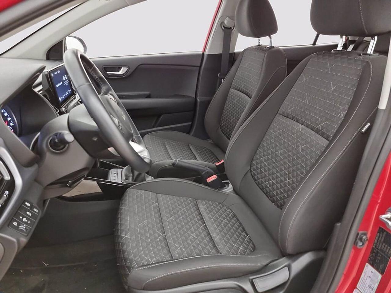 Kia Kia Rio usata, con bracciolo porta oggetti