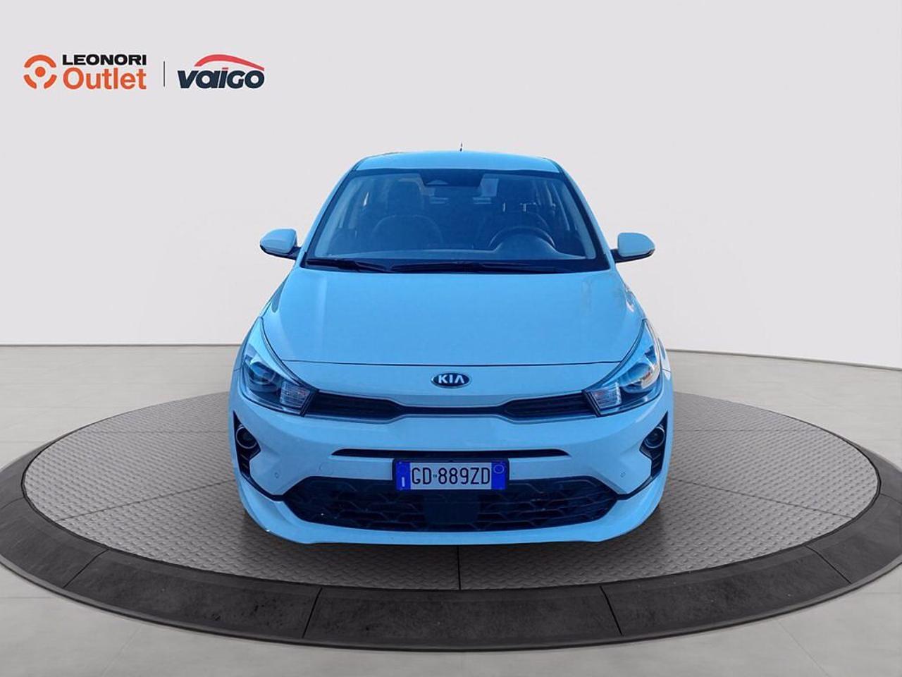 Kia Kia Rio usata, con Bracciolo centrale posteriore con portabicchiere