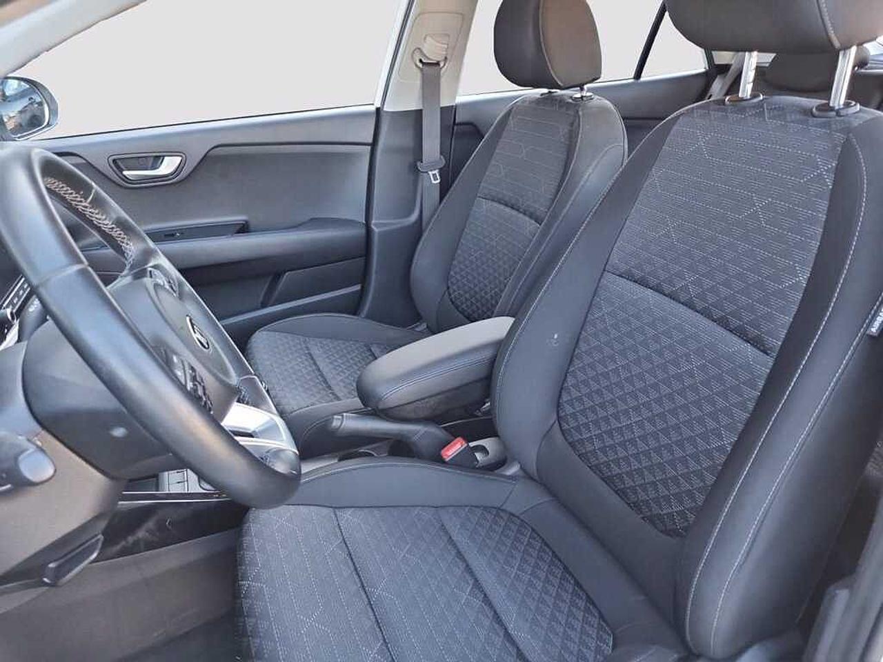 Kia Kia Rio usata, con bracciolo porta oggetti