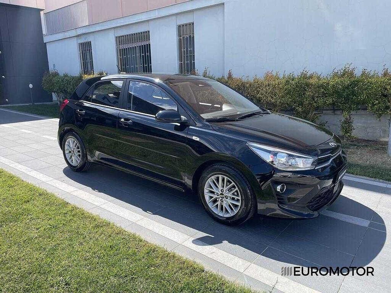 Kia Kia Rio usata, con luci diurne a led