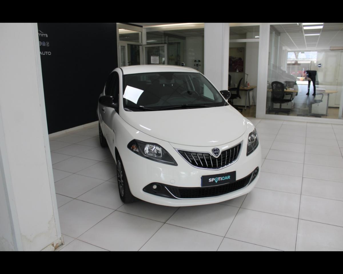 lancia ypsilon ypsilon 3� serie 1.0 firefly 5 porte s and s hybrid gold p usata