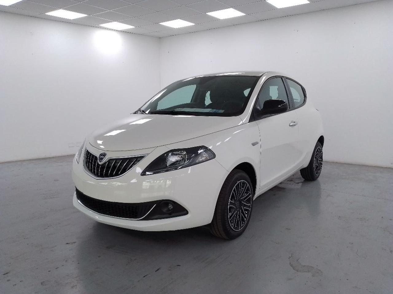 lancia ypsilon ypsilon 1.0 firefly hybrid gold s and s 70cv 5p.ti usata