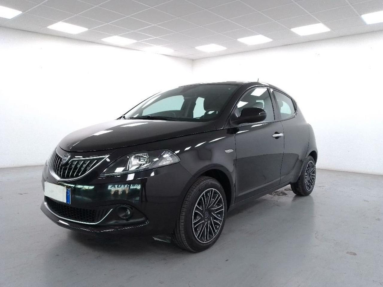 lancia ypsilon ypsilon 1.0 firefly hybrid gold s and s 70cv 5p.ti usata