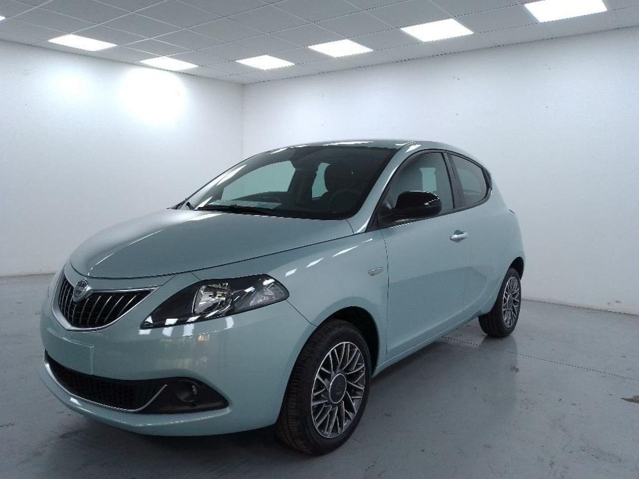 lancia ypsilon ypsilon 1.0 firefly hybrid gold s and s 70cv usata