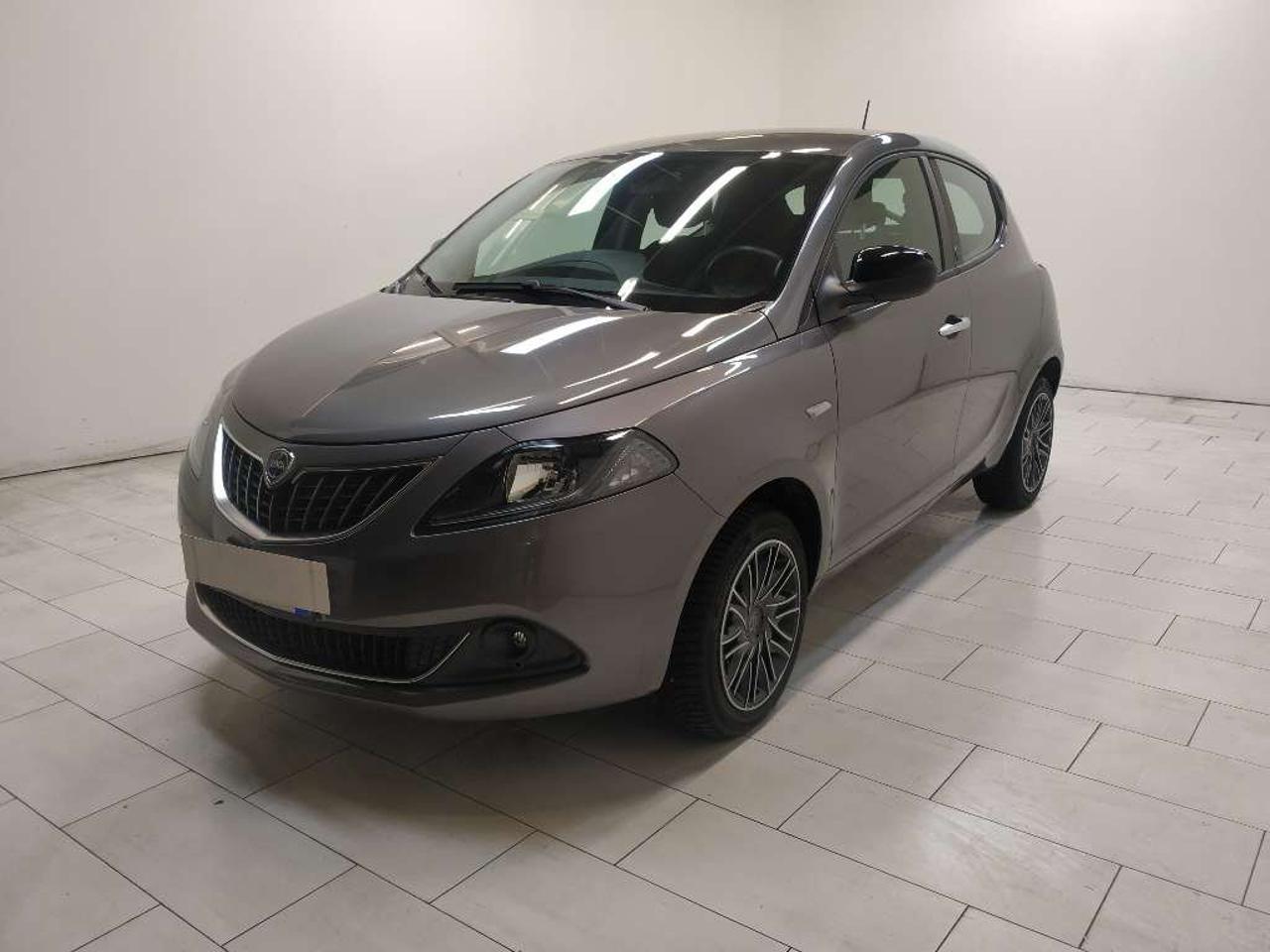 lancia ypsilon ypsilon 1.0 firefly hybrid gold s and s 70cv usata