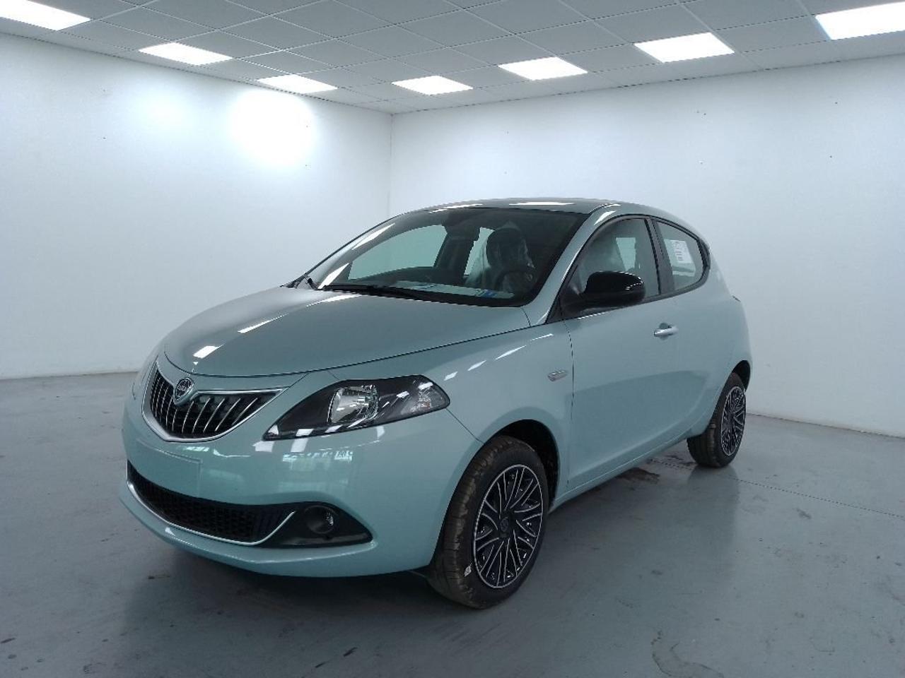 lancia ypsilon ypsilon 1.0 firefly hybrid gold s and s 70cv usata