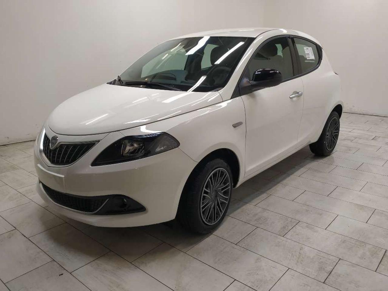 lancia ypsilon ypsilon 1.0 firefly hybrid gold s and s 70cv 5p.ti usata