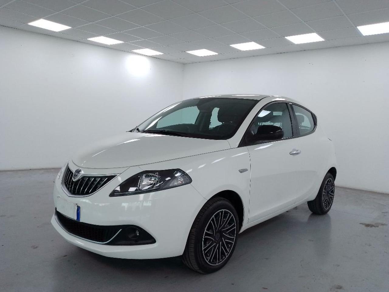 lancia ypsilon ypsilon 1.0 firefly hybrid gold plus s and s 70cv 5p.ti usata