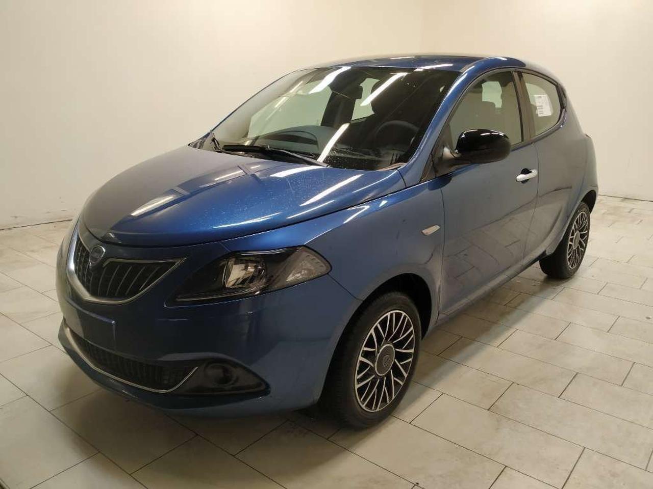 lancia ypsilon ypsilon 1.0 firefly hybrid platino s and s 70cv usata