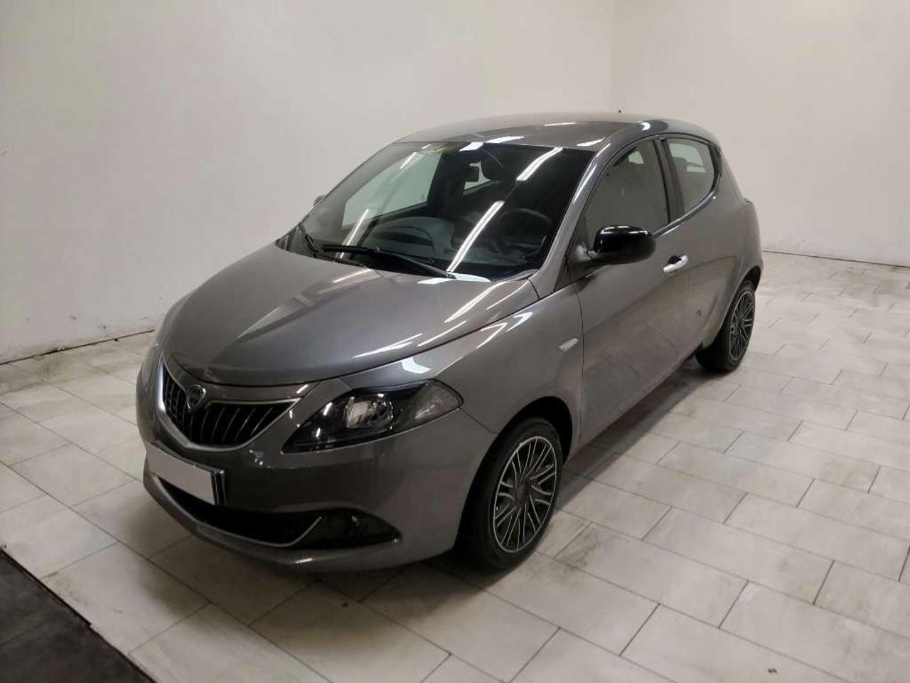 lancia ypsilon ypsilon 1.0 firefly hybrid gold s and s 70cv 5p.ti usata