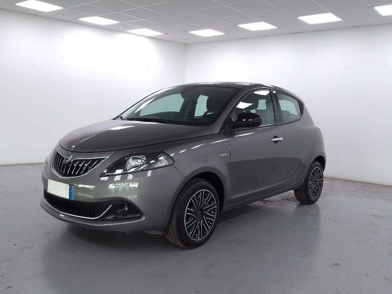 lancia ypsilon ypsilon 1.0 firefly hybrid gold s and s 70cv usata