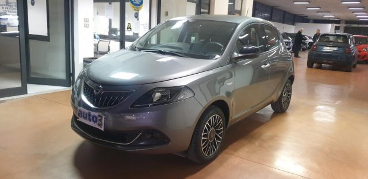 lancia ypsilon ypsilon 1.0 firefly 5 porte s and s hybrid platino usata