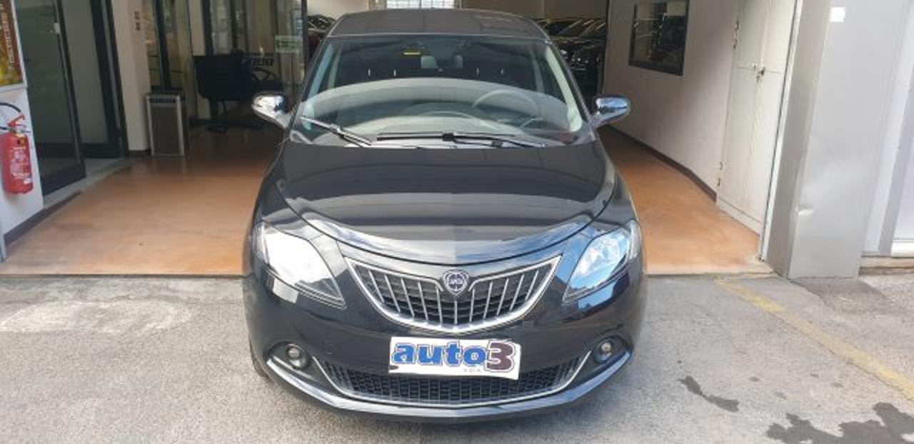 lancia ypsilon ypsilon 1.0 firefly 5 porte s and s hybrid platino usata