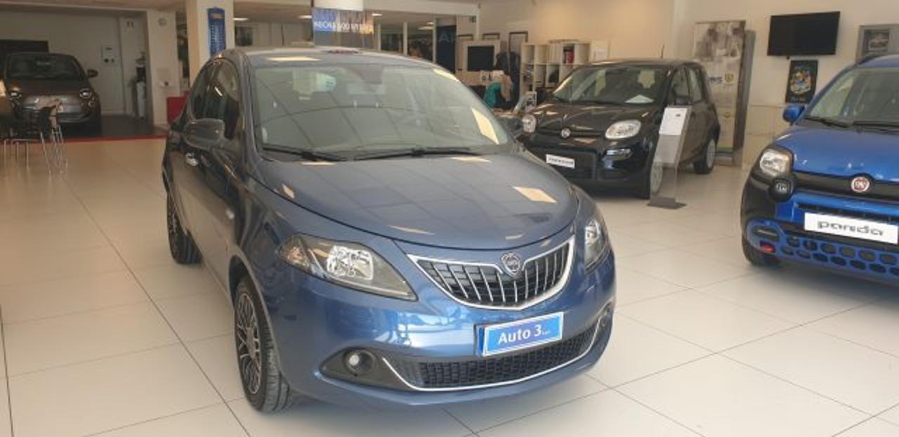 lancia ypsilon ypsilon 1.0 firefly 5 porte s and s hybrid platino usata