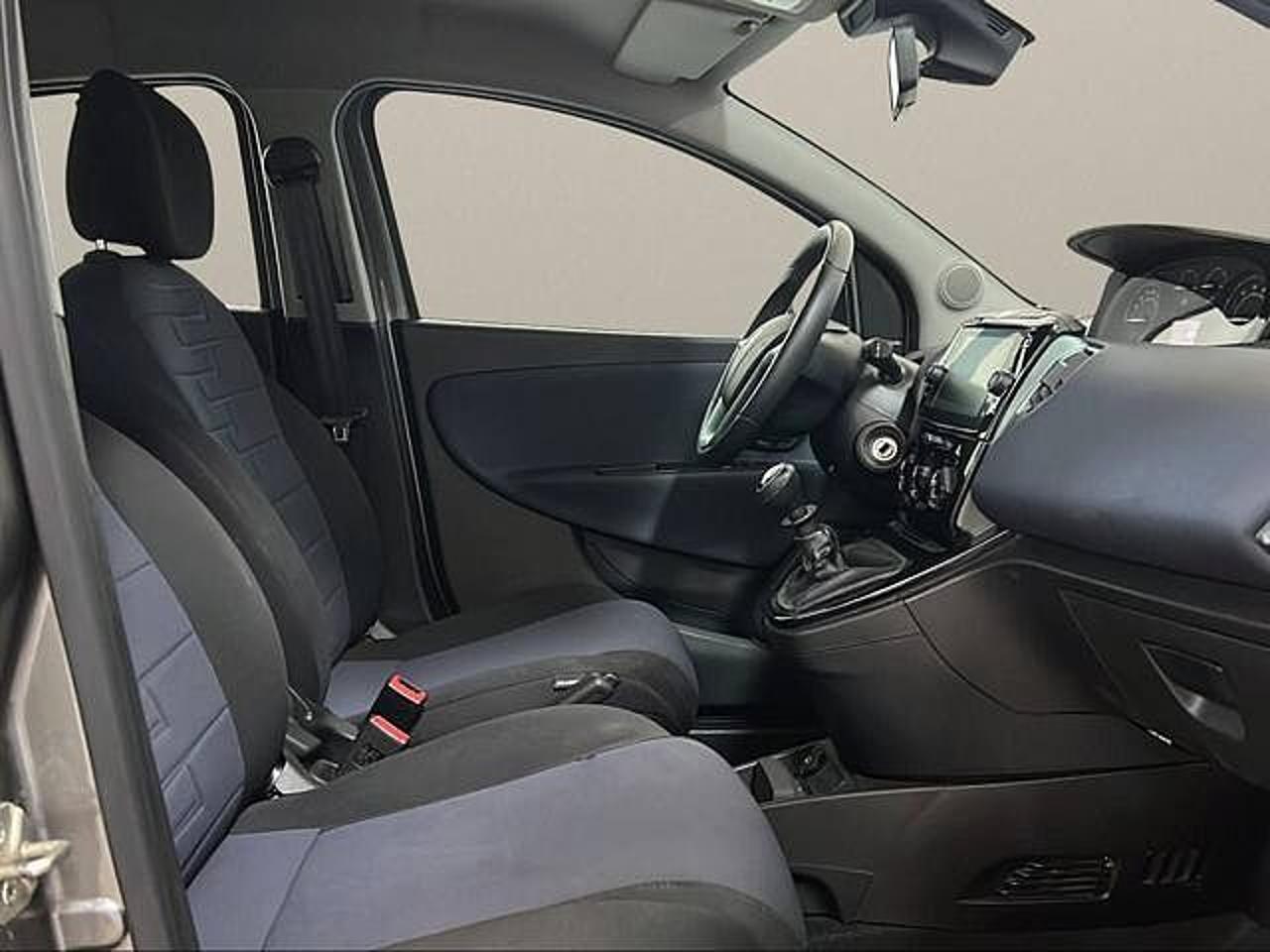 Lancia Lancia Ypsilon usata, con fari fendinebbia