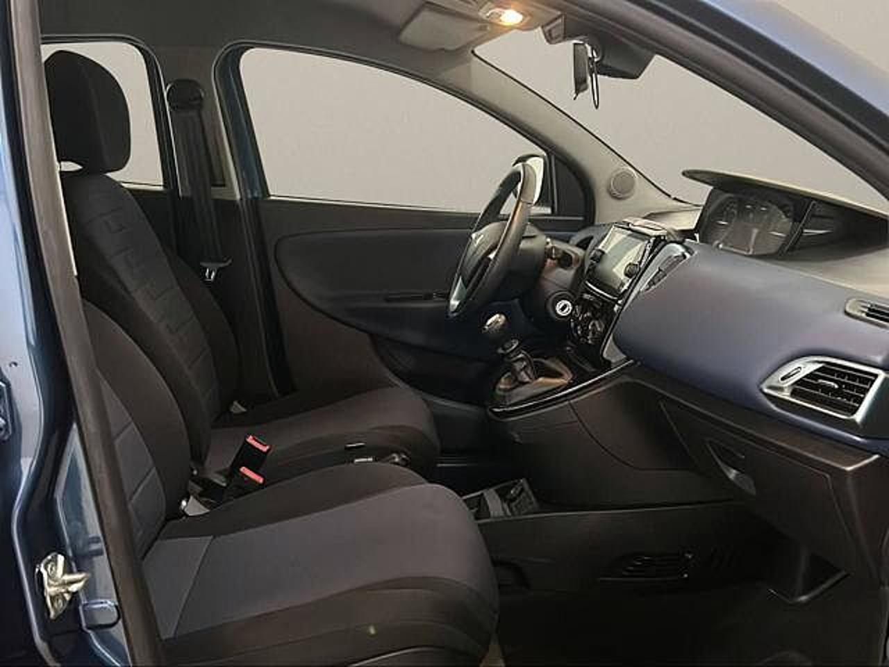 Lancia Lancia Ypsilon usata, con fari fendinebbia
