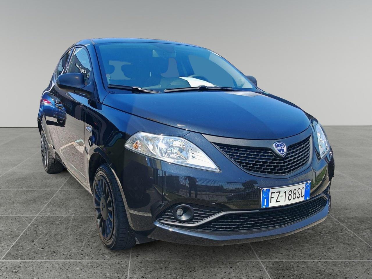 lancia ypsilon ypsilon 1.2 69 cv 5 porte s and s elefantino blu usata
