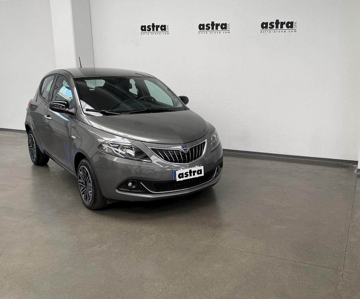 lancia ypsilon ypsilon 1.0 firefly 5 porte s and s hybrid platino usata