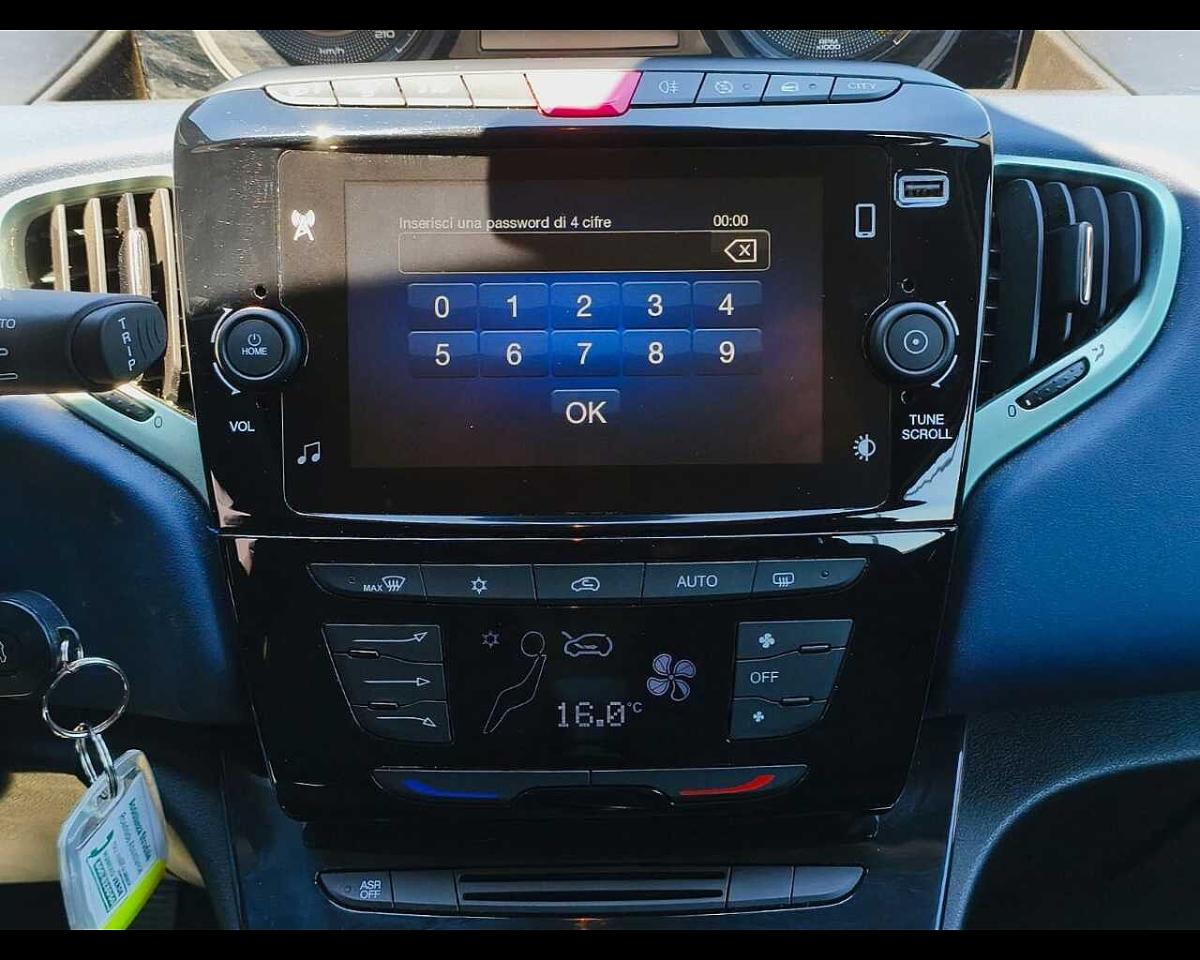Lancia Lancia Ypsilon usata, con assistente di corsia